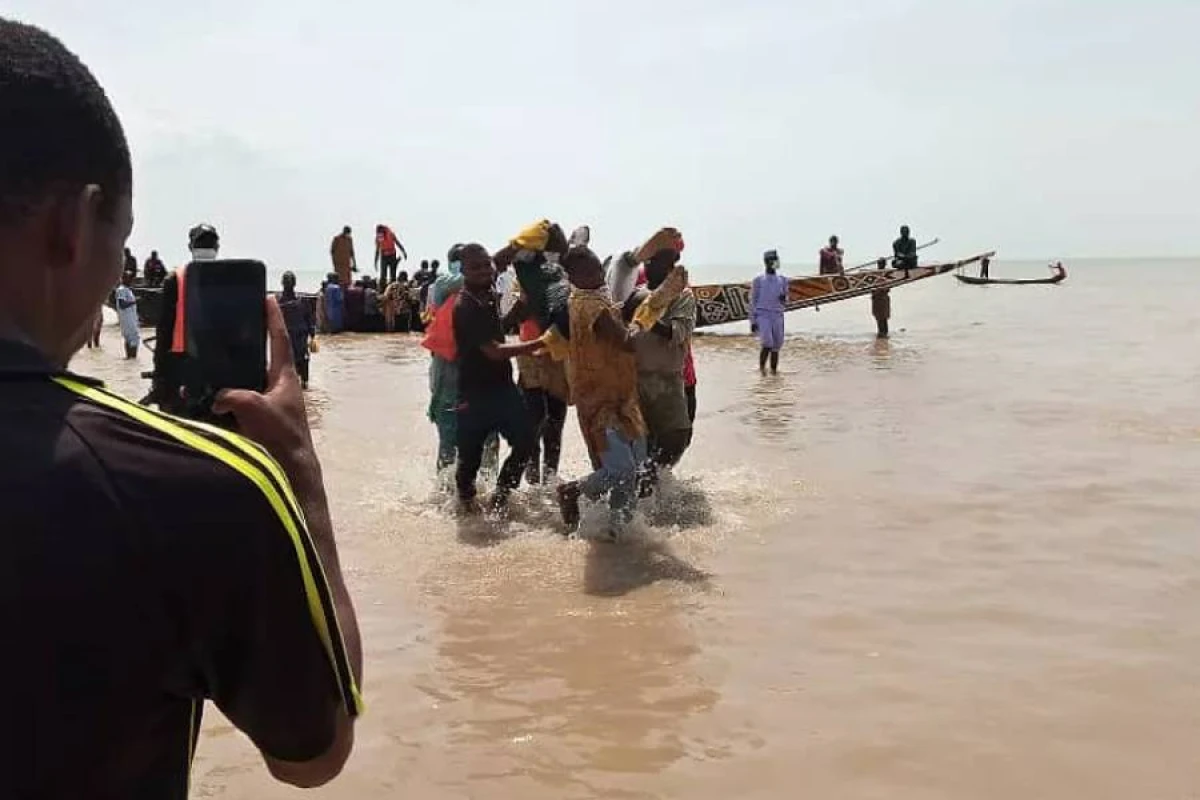 Niger çayında bərə batdı: [[37 nəfər həlak oldu]]
