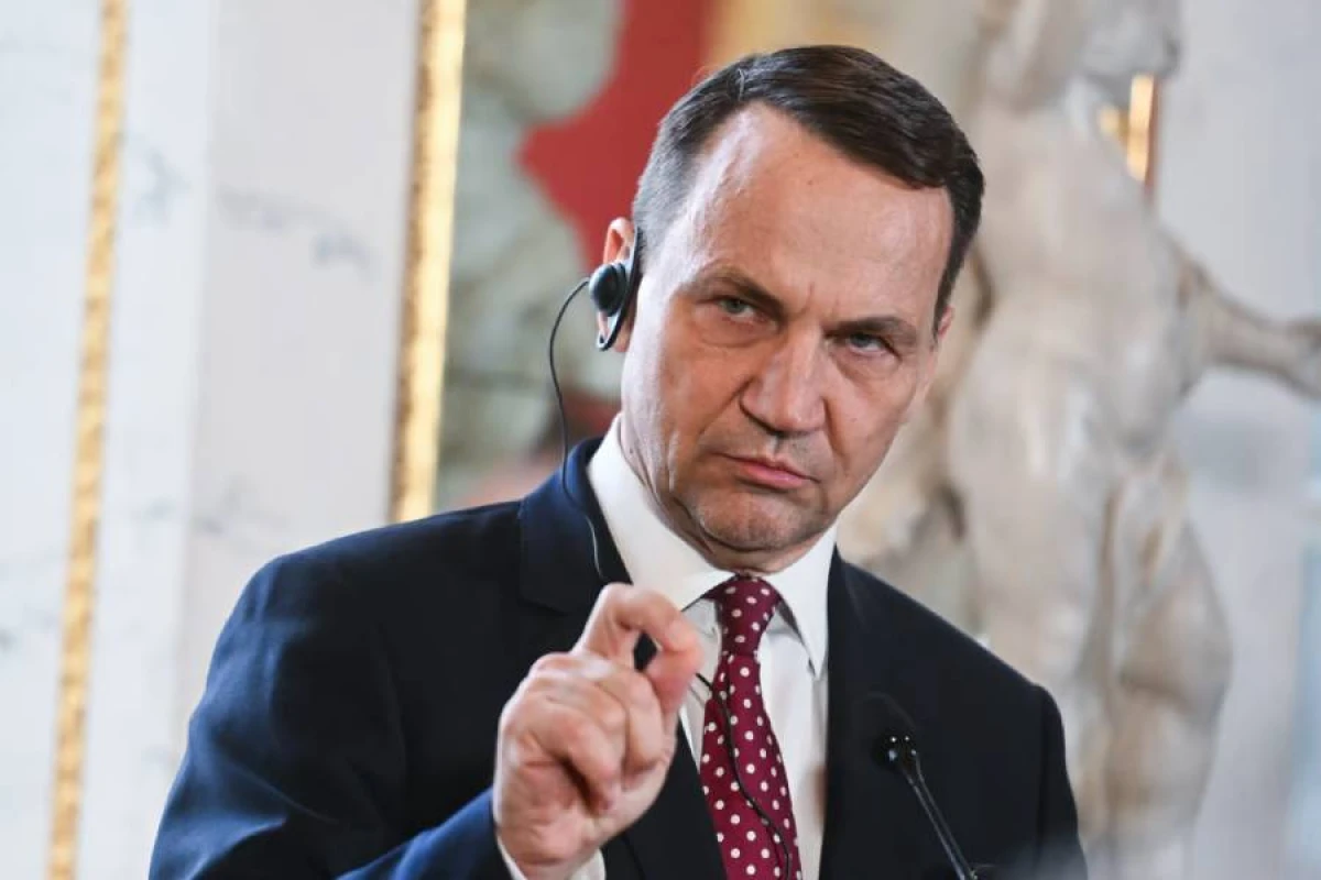 [[Sikorski:]] "Atəşkəs olmasa, Aİ sərt sanksiyalar paketini qəbul edə bilər"