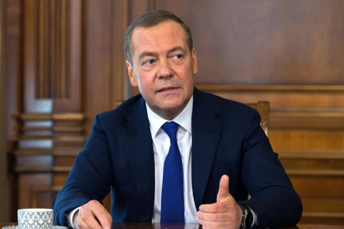 [[Medvedev:]] "Rusiya ilkin şərt olmadan Kiyevlə danışıqlara hazırdır"