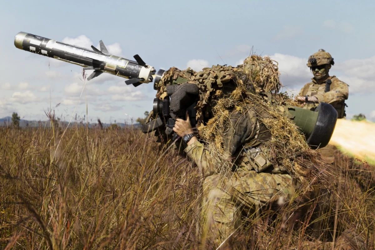 Britaniya "Javelin"i sınaqdan keçirdi