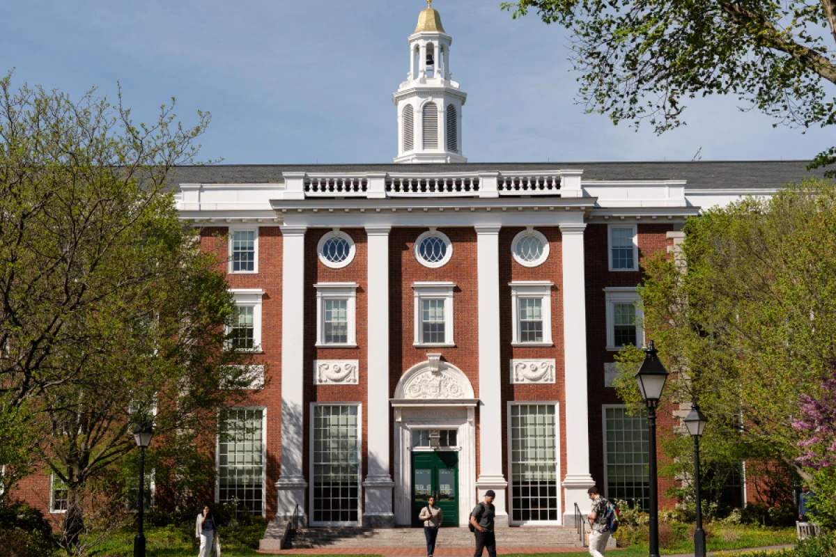 ABŞ Harvardla bağlı əcnəbi vizalarına yenidən baxır