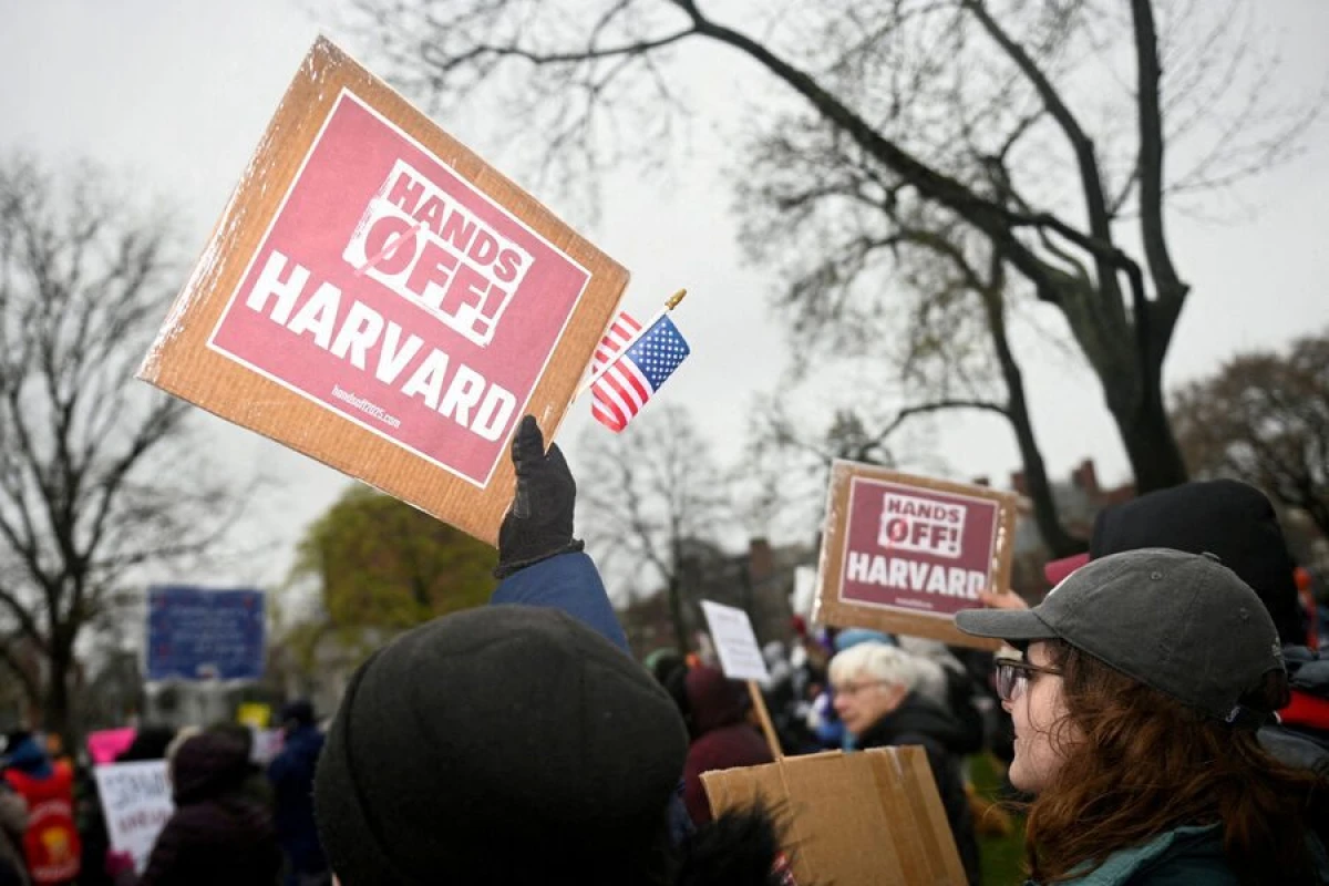 Harvard məhkəmədən [[2,5 milyard dollar]] tələb etdi