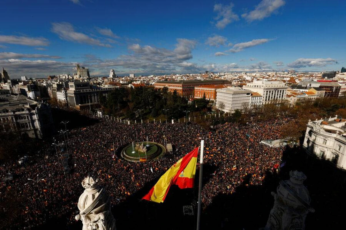 Madridə minlərlə insan hökumət əleyhinə mitinqə çıxdı