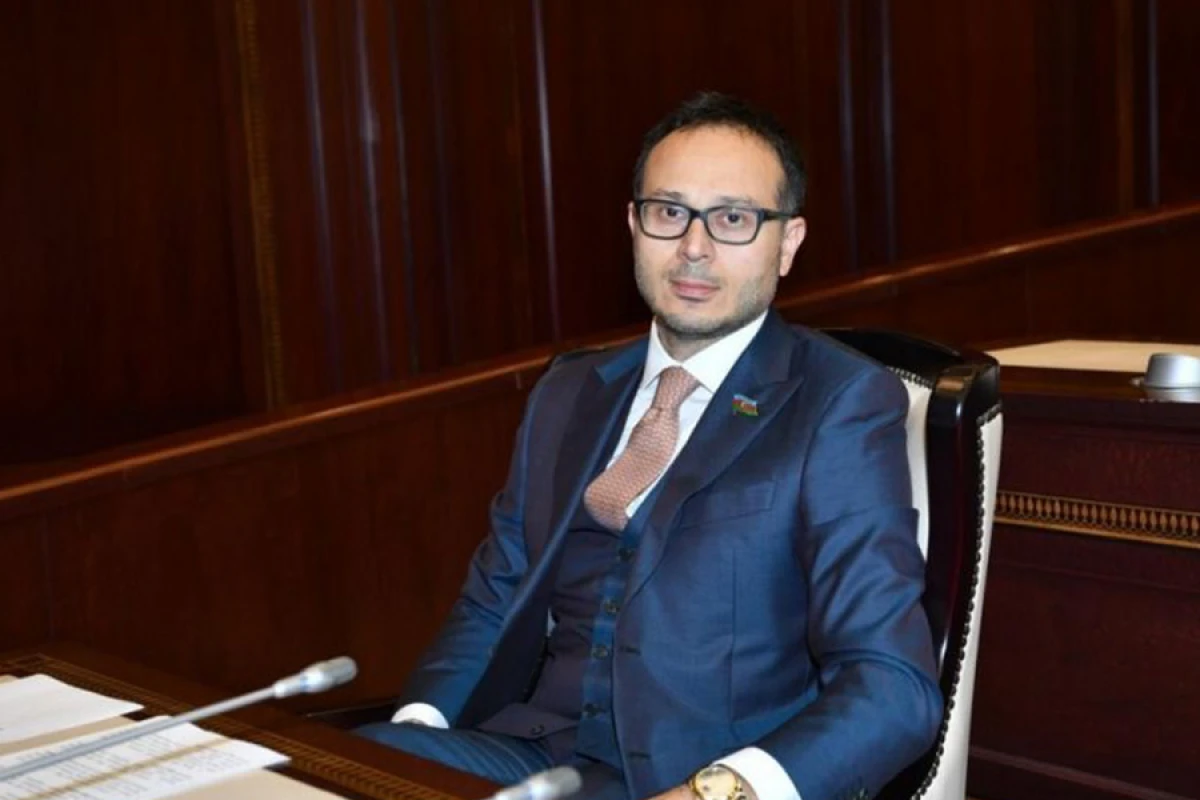 Kürşad Zorlu Ramil Həsəni [[təbrik etdi]]