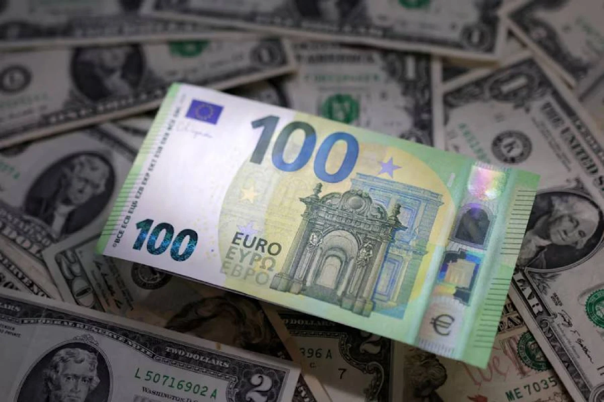 Avro 4 ilin maksimumuna yüksəldi: [[Dollar təhlükədədirmi?]]