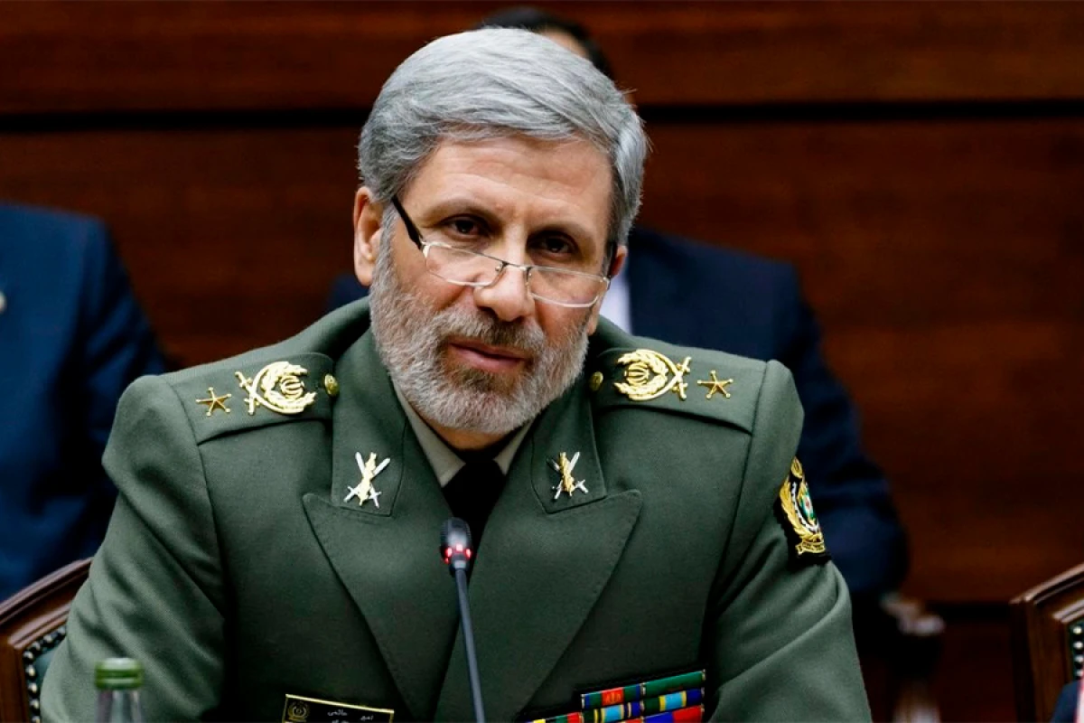 General [[Əmir Hatami ordunun]] komandanı təyin olundu