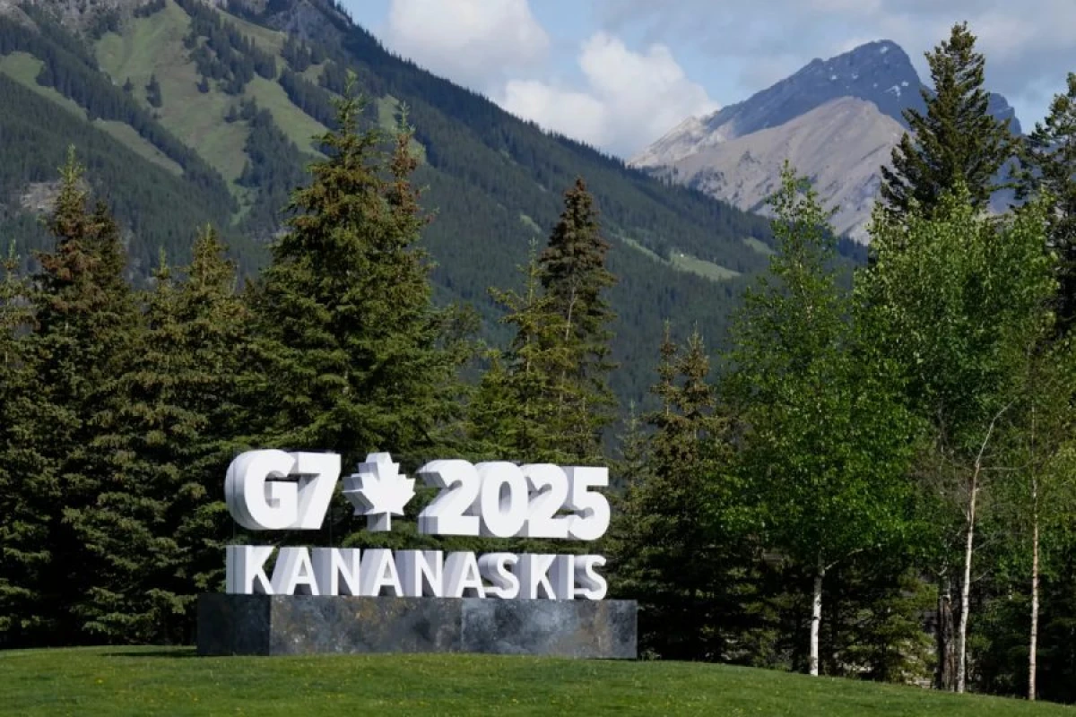G7 sammiti zamanı hava məkanını pozan təyyarə [[aşkarlandı]]