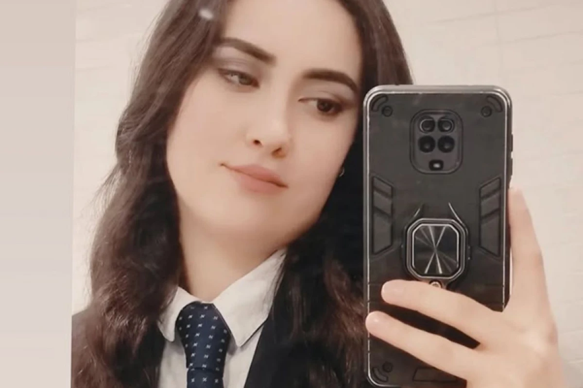 Gənc qız [[qəfil dünyasını]] dəyişdi