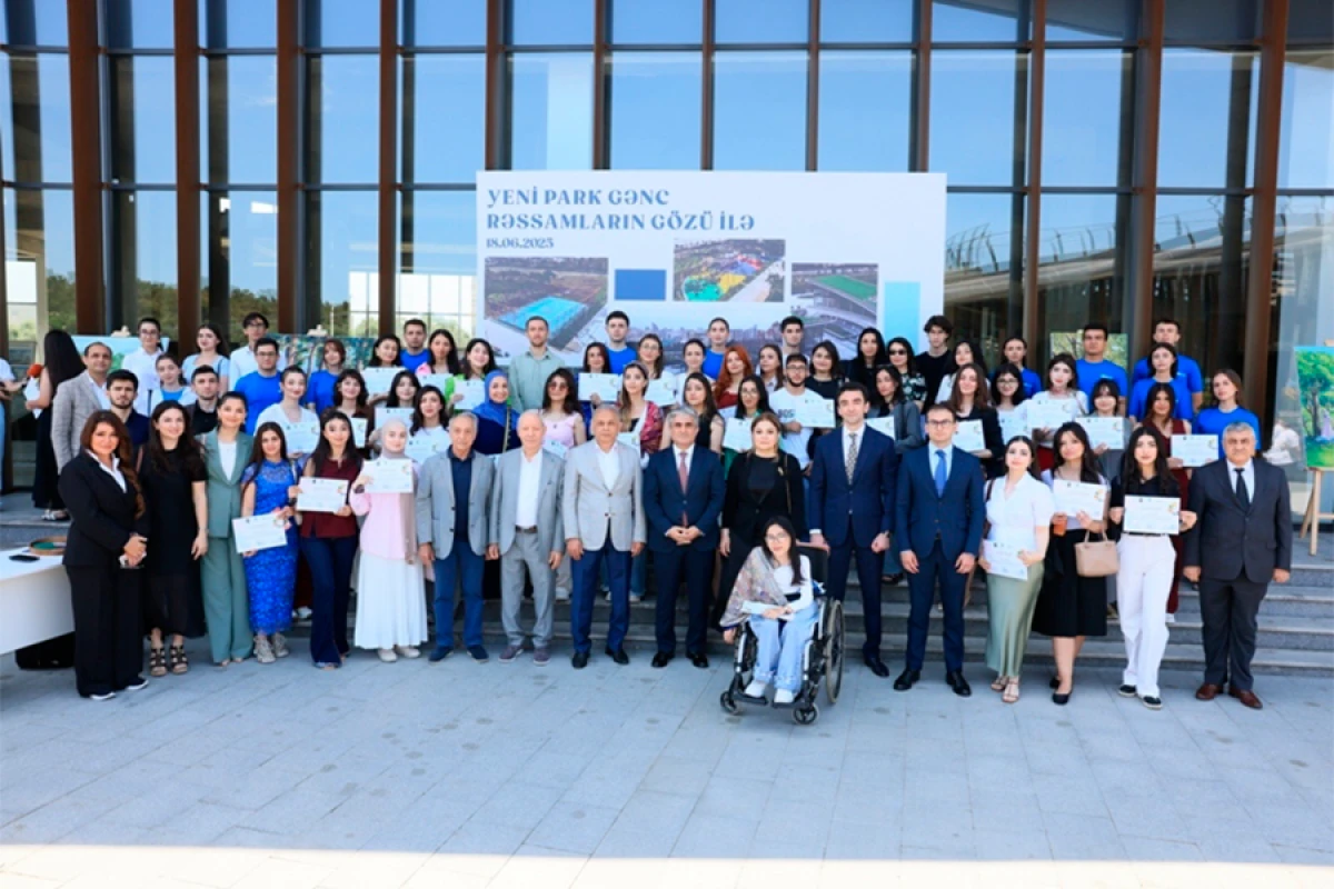 Yeni parkda [[gənc rəssamların sərgisi]] keçirildi