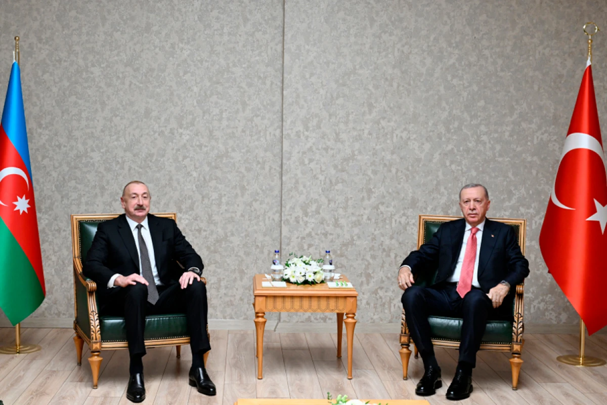 Kahramanmaraşda [[Azərbaycan Prezidenti İlham Əliyevin]] Türkiyə Prezidenti Rəcəb Tayyib Ərdoğanla görüşü oldu
