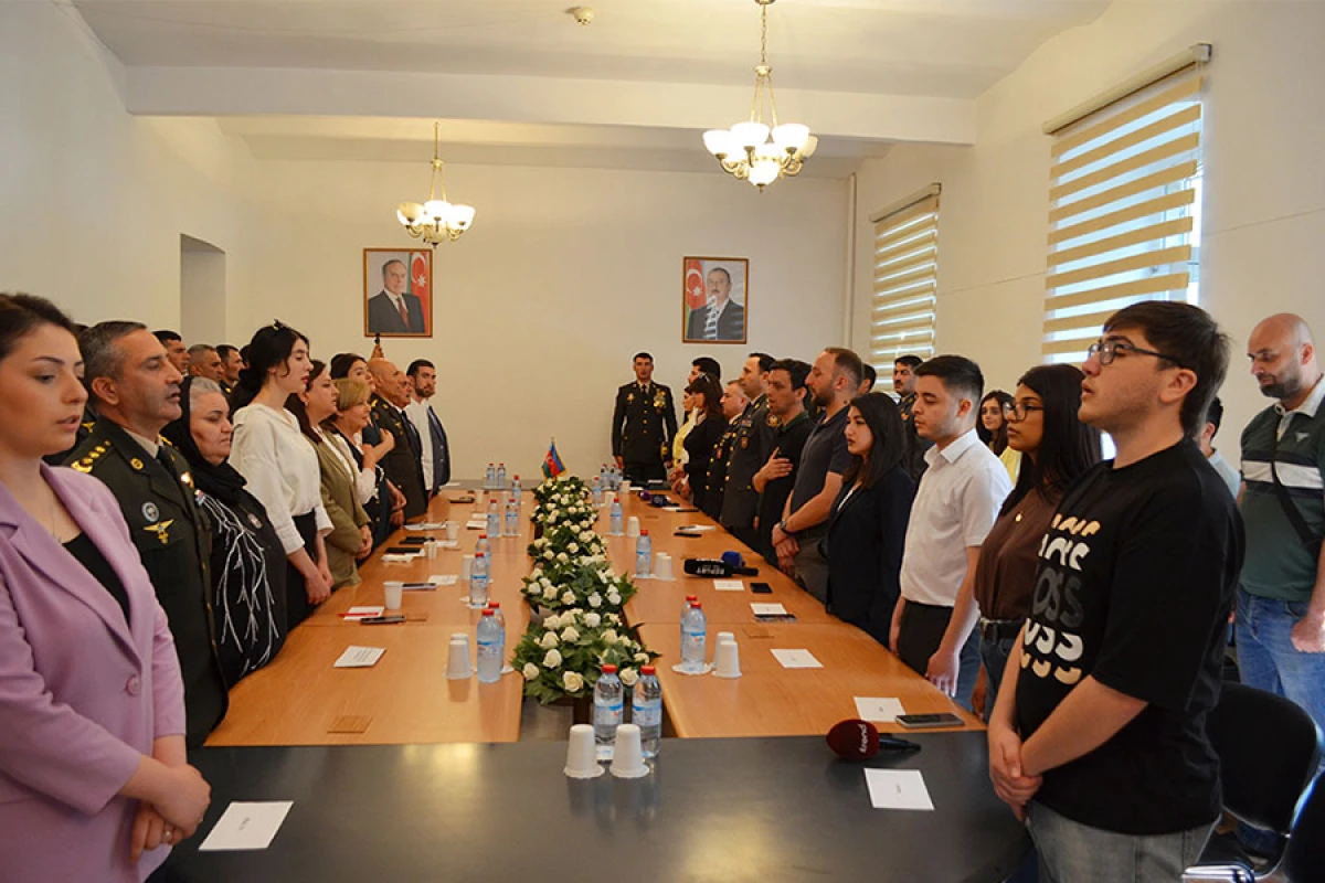 Müdafiə Nazirliyində [[media və QHT nümayəndələri ilə]] görüş keçirildi