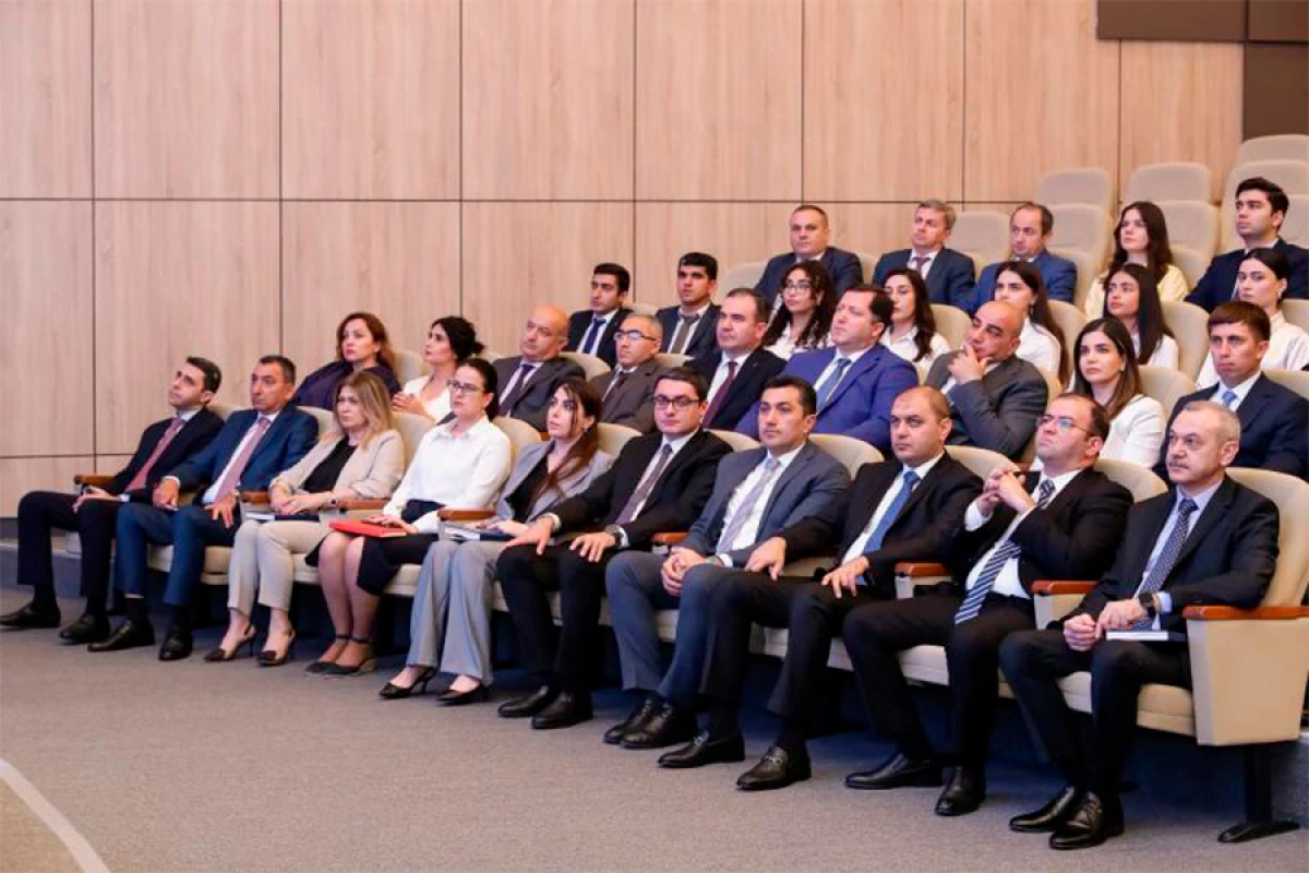 ƏƏSMN-də dövlət qulluğuna [[yeni qəbul olunan əməkdaşların]] andiçmə mərasimi keçirildi