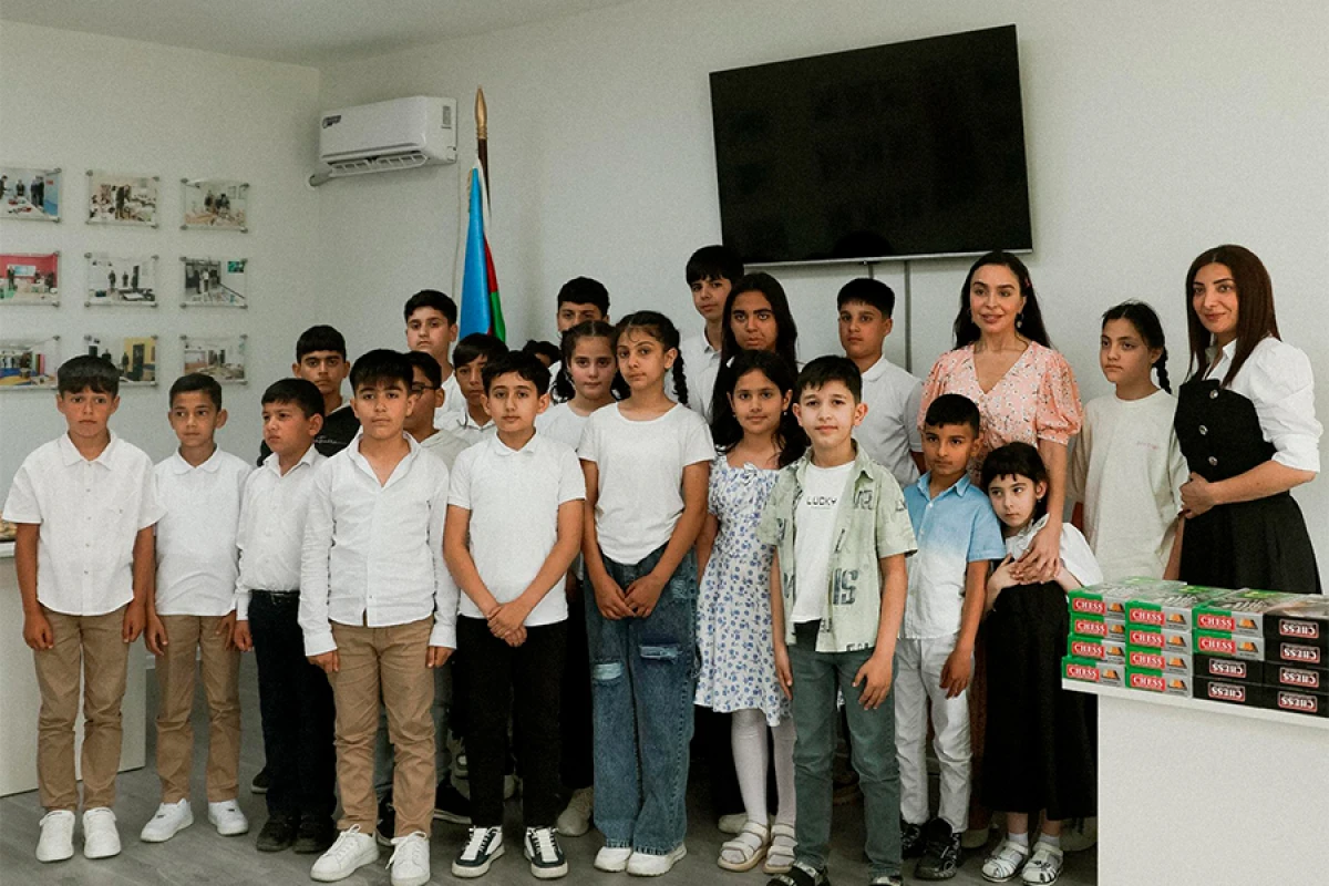 [[Leyla Əliyeva və Arzu Əliyeva]] Xızı rayonuna səfər etdi