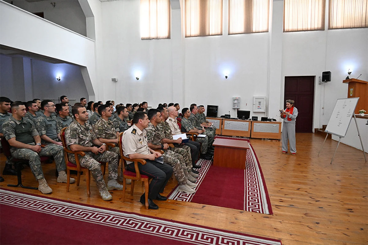 Azərbaycan Ordusunda [[psixoloqlarla növbəti təlim]] keçirildi