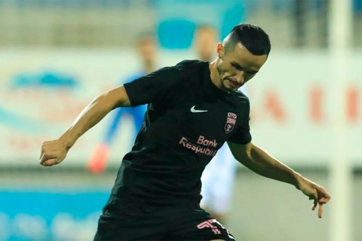 “Sabah” [[daha bir]] futbolçusu ilə vidalaşdı