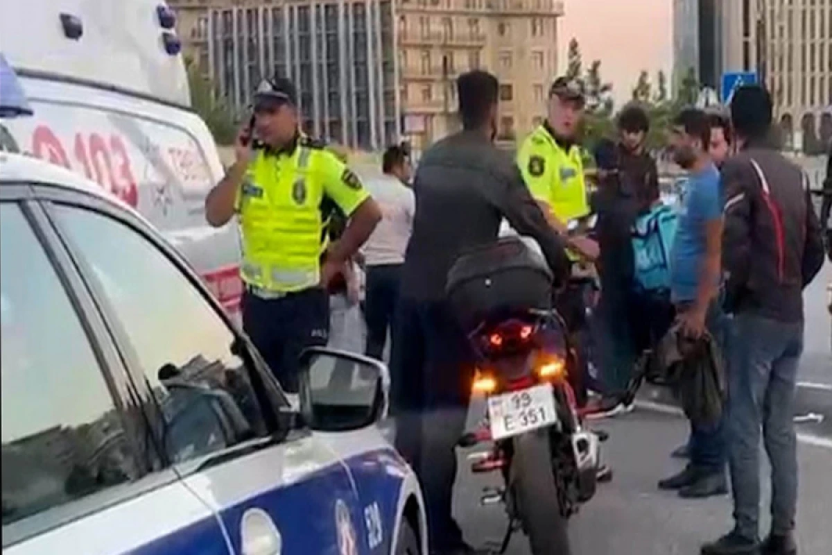 Bakıda motosiklet [[velosipedlə toqquşdu]]