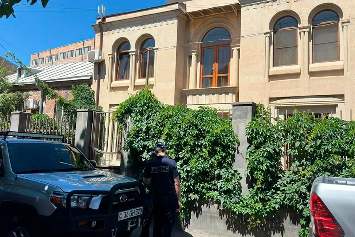 Ermənistanda dövlət çevrilişinə cəhdlə bağlı [[14 nəfər saxlanıldı]]