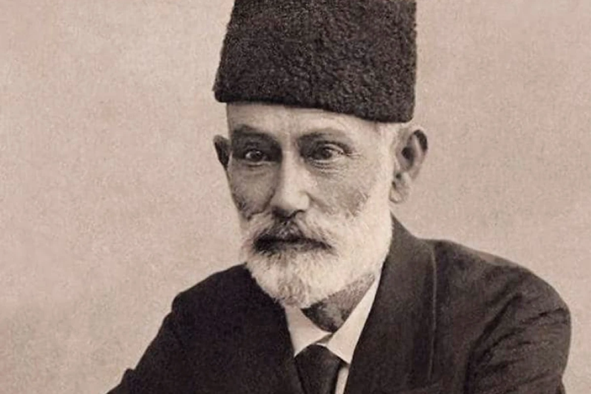 Azərbaycan [[milli mətbuatının banisi]] Həsən bəy Zərdabinin doğum günüdür