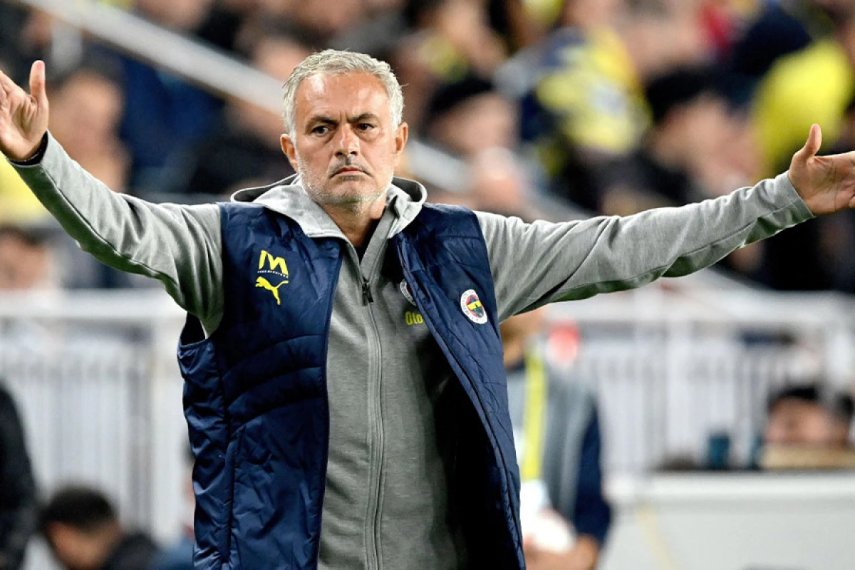 Mourinyo maddi maraq güdən [[oyunçularla]] işləmək istəmir