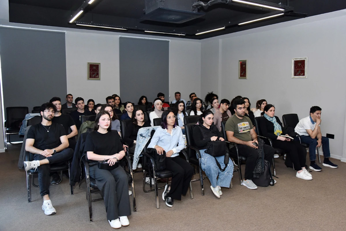 Gənclərə fotoqrafiya üzrə [[təlim kursu]] keçirilir