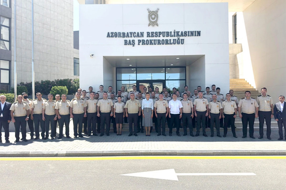 Hərbi qulluqçularla [[maarifləndirici tədbirlər]] keçirilir