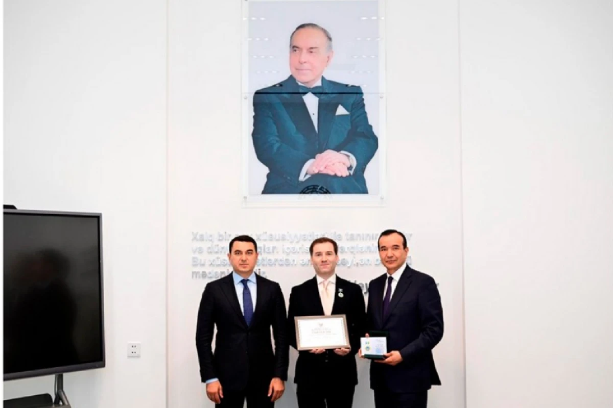 Azərbaycanlı tarzən [[“Özbəkistanın mədəniyyət elçisi” medalı]] ilə təltif edildi