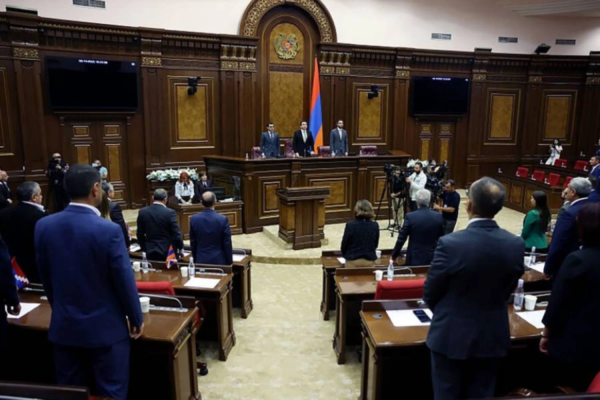 Ermənistan parlamenti Karapetyanın şirkətinin milliləşdirilməsini dəstəklədi
