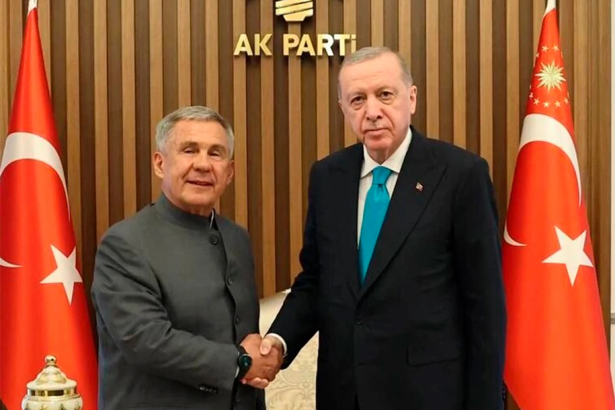 Minnixanov Ərdoğanın yanında: [[Moskva bu mesajı necə oxuyacaq?]]