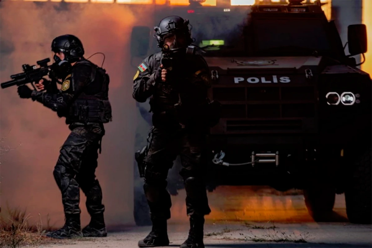 Azərbaycan polisi 107 yaşında: [[Şərəfli yola baxış!]]