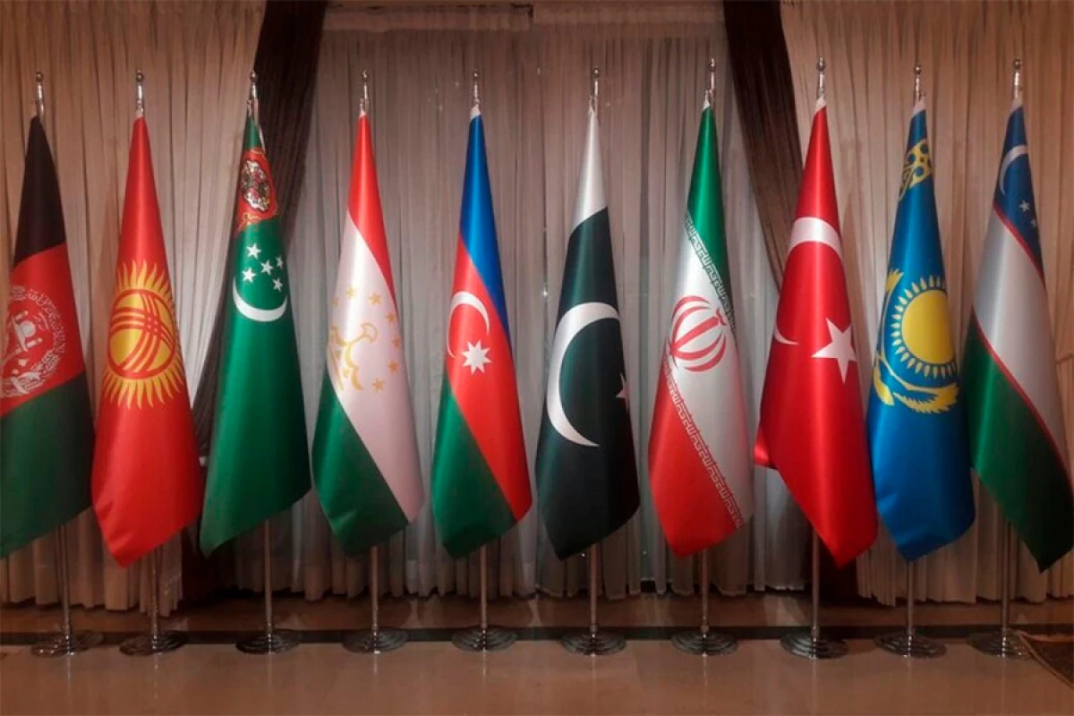 Diplomatik xəritədə baş verən dəyişikliklərin simvolu: [[17-ci Zirvə Görüşü!]]