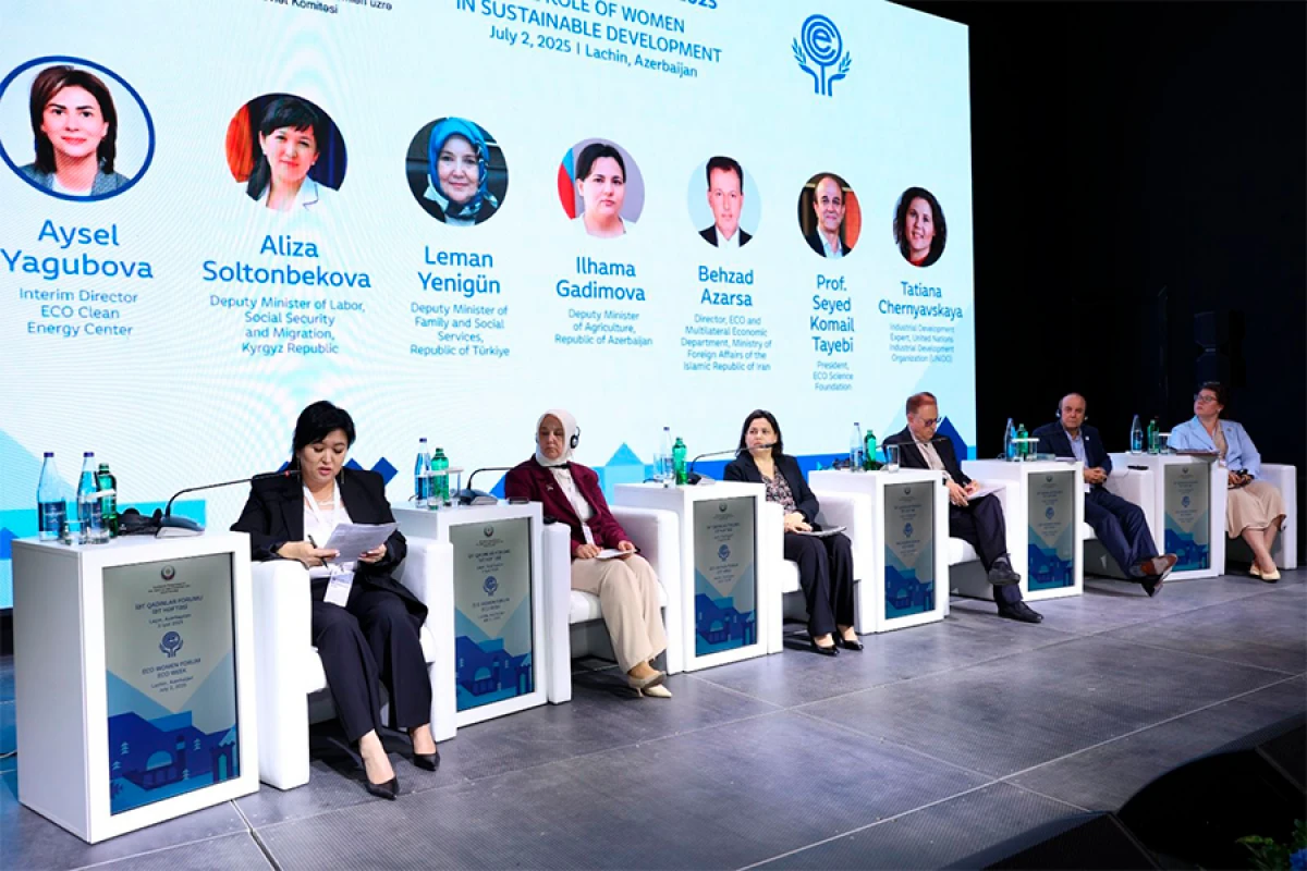 Sonuncu paneldə [[dayanıqlı inkişafda qadınların rolundan]] danışıldı