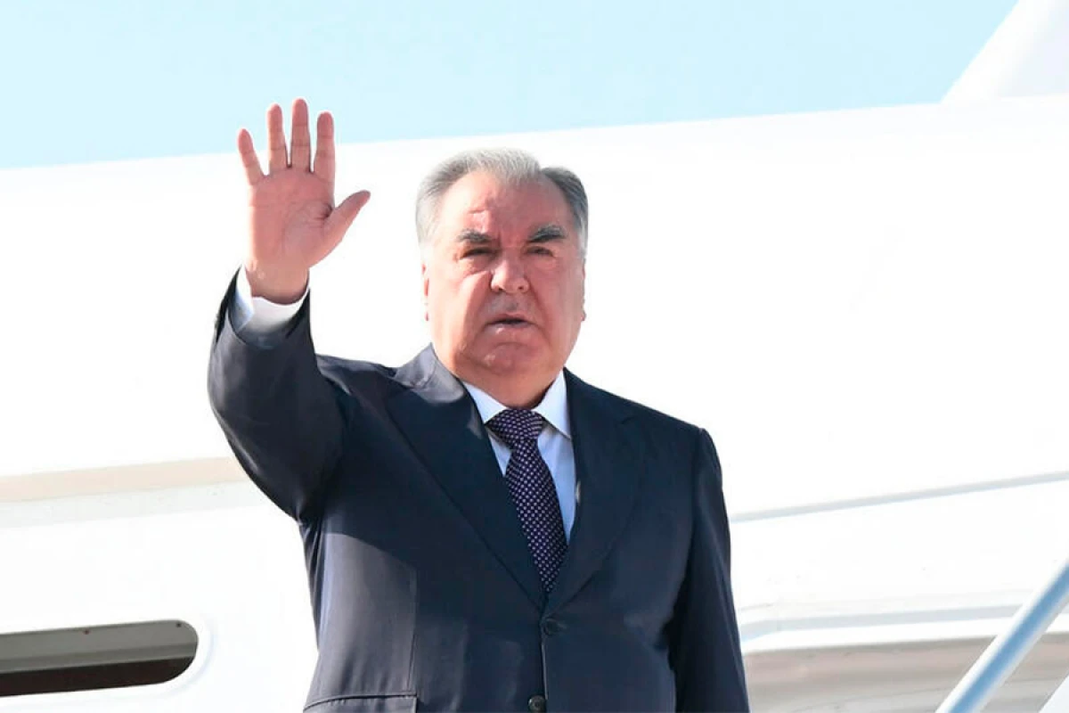 Tacikistan Prezidenti [[Azərbaycana]] yola düşdü