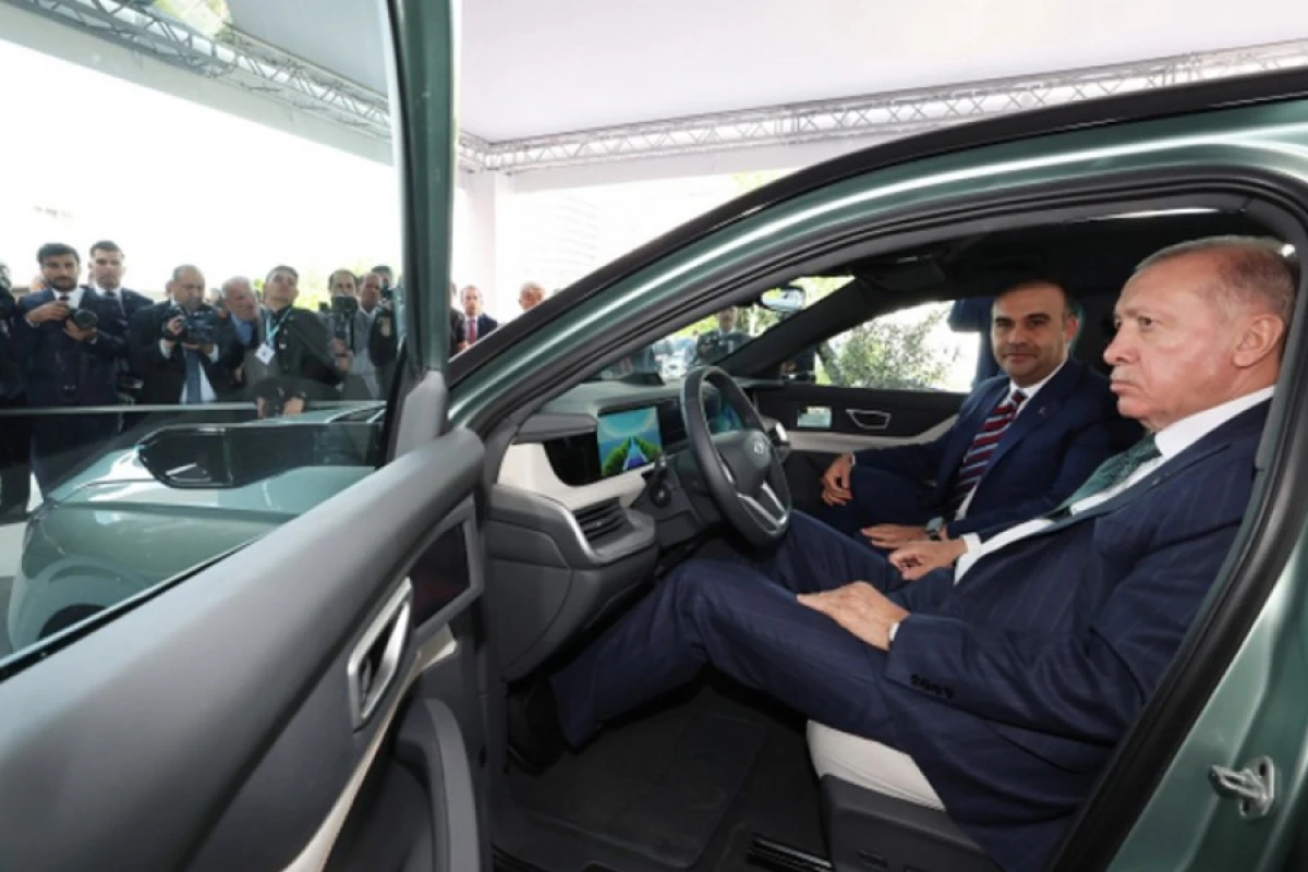 Ərdoğan "TOGG"un yeni modeli ilə [[test sürüşü etdi]]