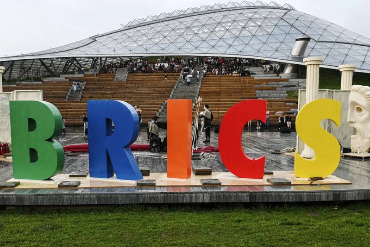 BRICS Qərbin hegemoniyasına [[təhlükə kimi]] qiymətləndirilir