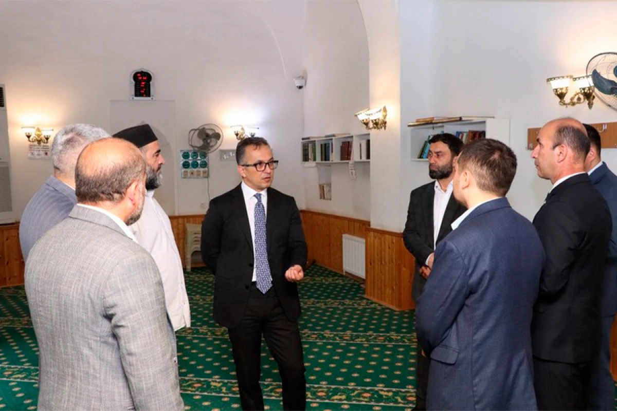 Ramin Məmmədov [[Qala qəsəbəsindəki]] iki məscidi ziyarət etdi