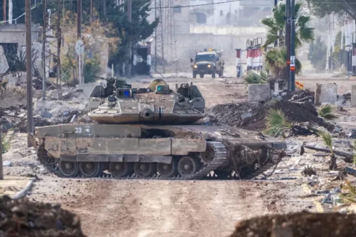 [[İsrail Suriyadakı]] tankları vurdu