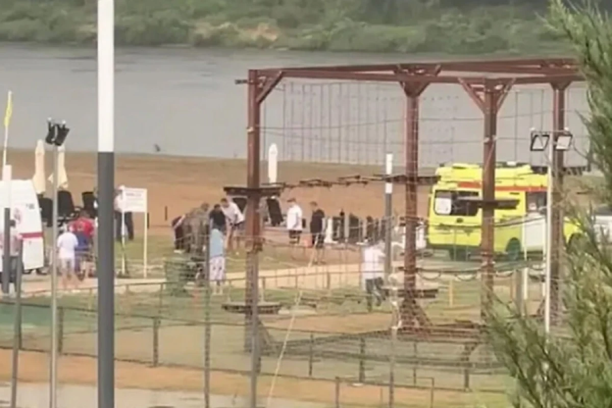Rusiyada çimərlikdə insanları ildırım vurdu - [[Ölənlər və yaralananlar var]]