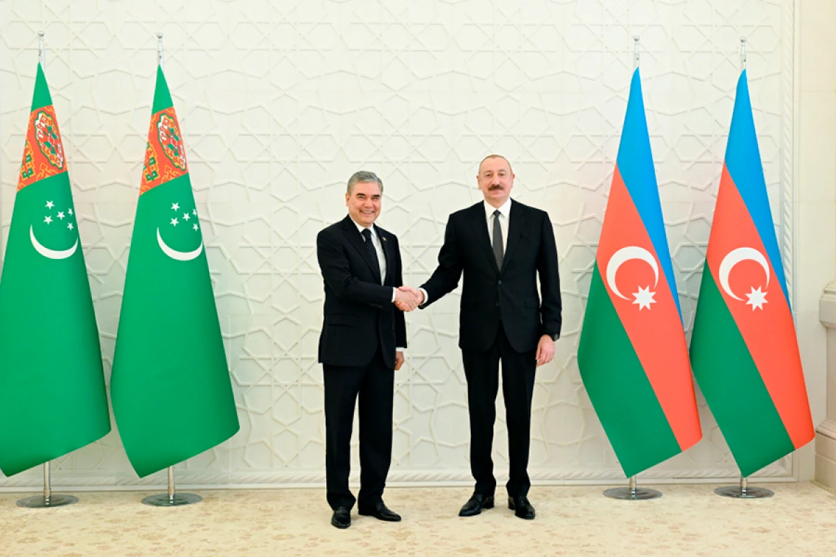 [[Azərbaycan Prezidenti]] Türkmənistan Xalq Məsləhətinin sədri ilə görüşdü