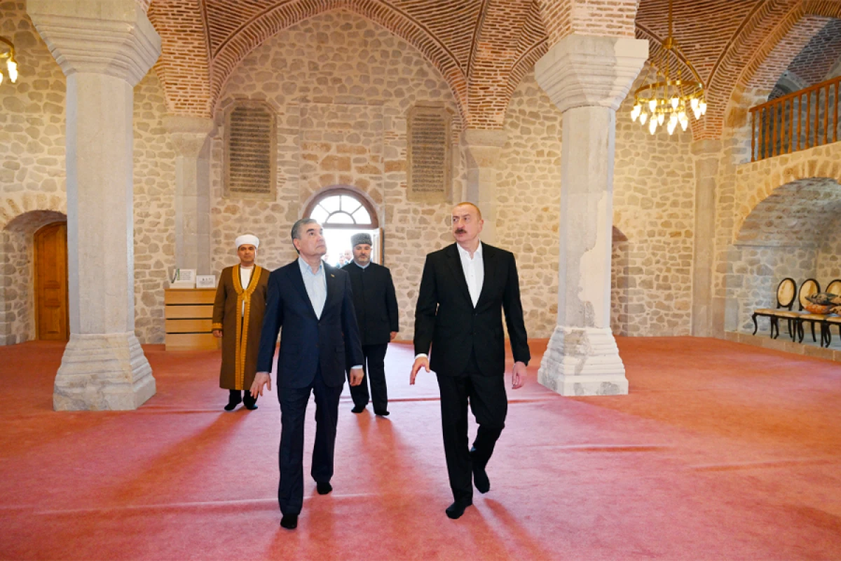 [[Prezident]] və Qurbanqulu Berdiməhəmmədov Şuşada Yuxarı Gövhər Ağa məscidini ziyarət etdilər
