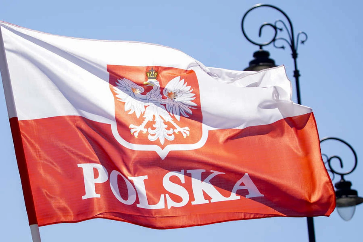 Polşa Macarıstandakı səfirini geri çağırdı