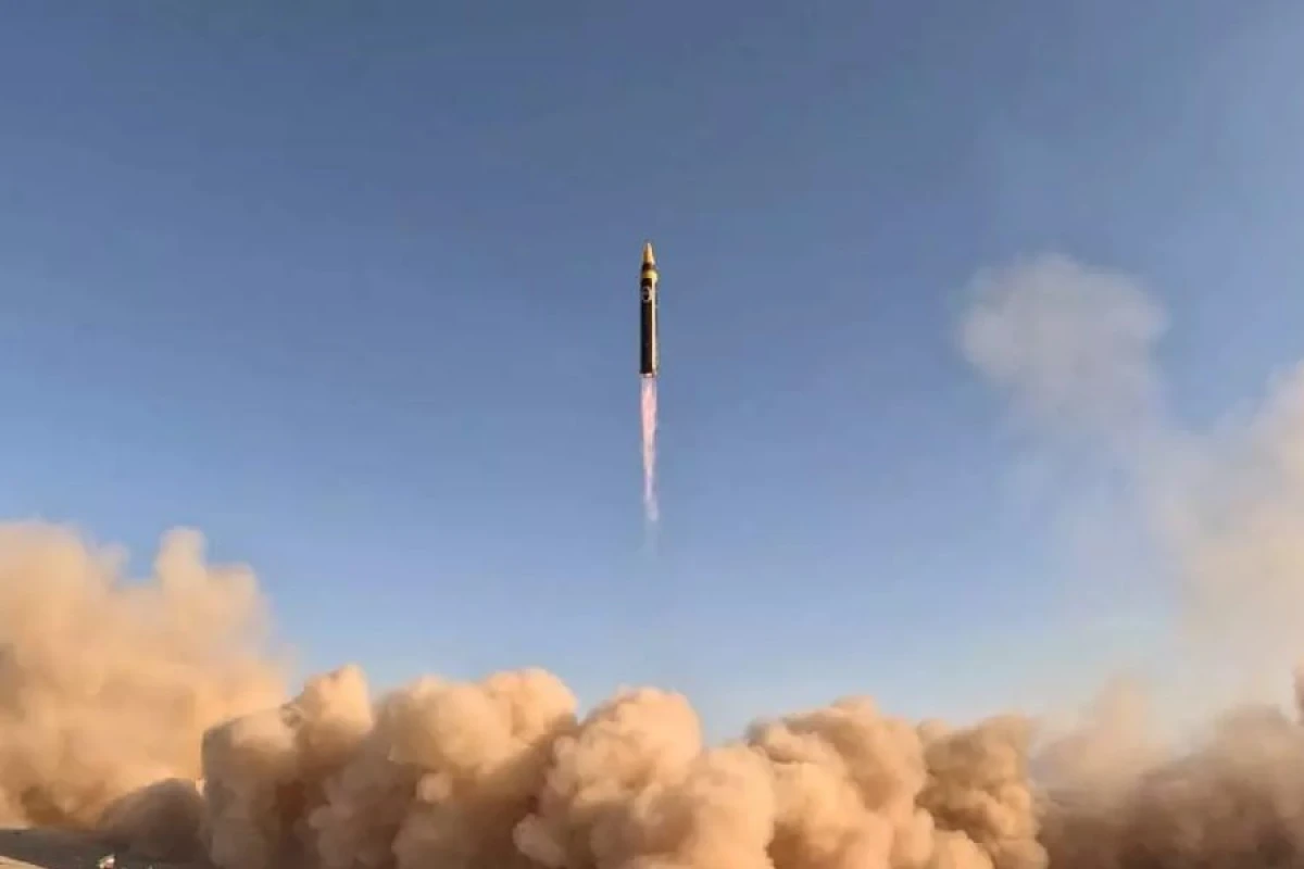 Hindistan iki ballistik raketi [[sınaqdan keçirdi]]