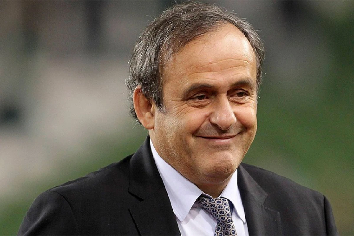 UEFA-nın [[sabiq prezidentinin evi]] qarət olundu