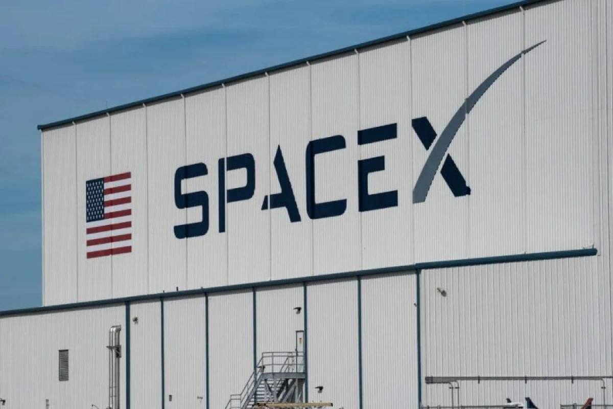 ABŞ "SpaceX" ilə müqavilələrə [[yenidən baxır]]