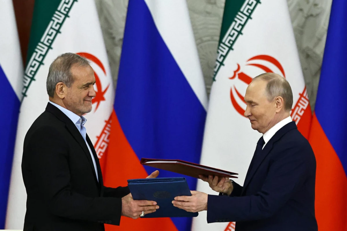Pezeşkianın məktubu Putinə təqdim edildi