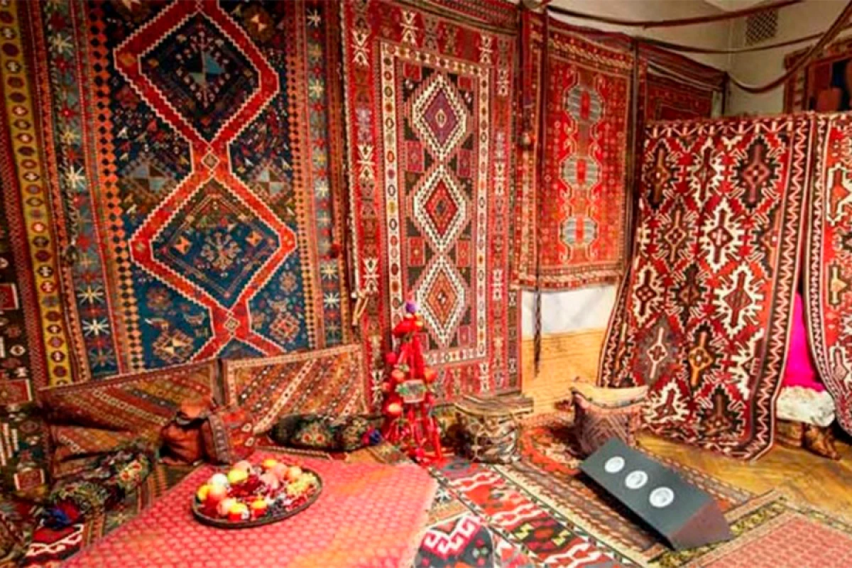Azərbaycan Kabildə [[Peşəkar Xalçaçılıq Mərkəzinin]] yaradılmasını maliyyələşdirdi