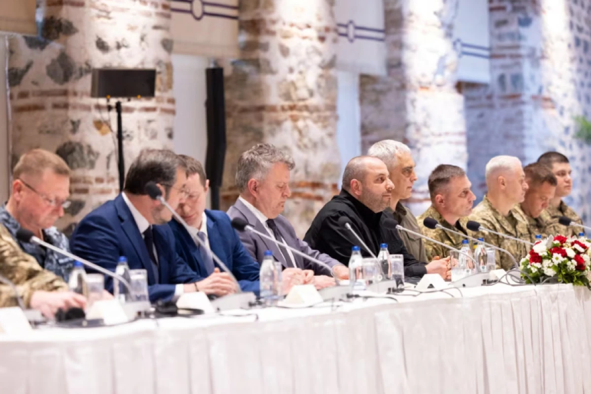 Zelenski Rusiya ilə danışıqlar üzrə [[nümayəndə heyətinin tərkibini genişləndirdi]]