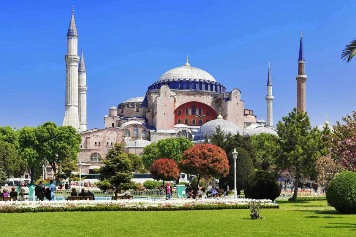 Ayasofyaya turist axını [[rekord həddə çatdı]]