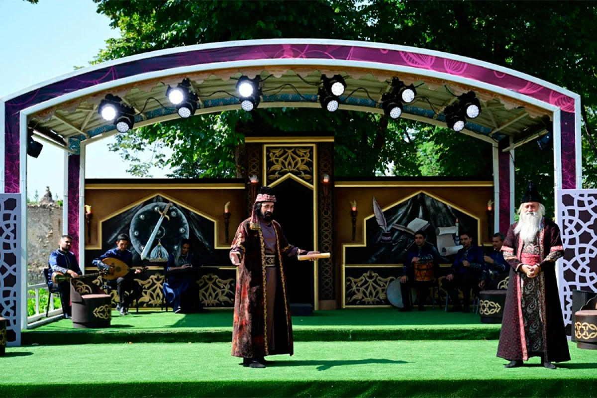 Vaqif Poeziya Günləri [["Sözün hökmdarı" ədəbi-bədii kompozisiya ilə]] başa çatdı