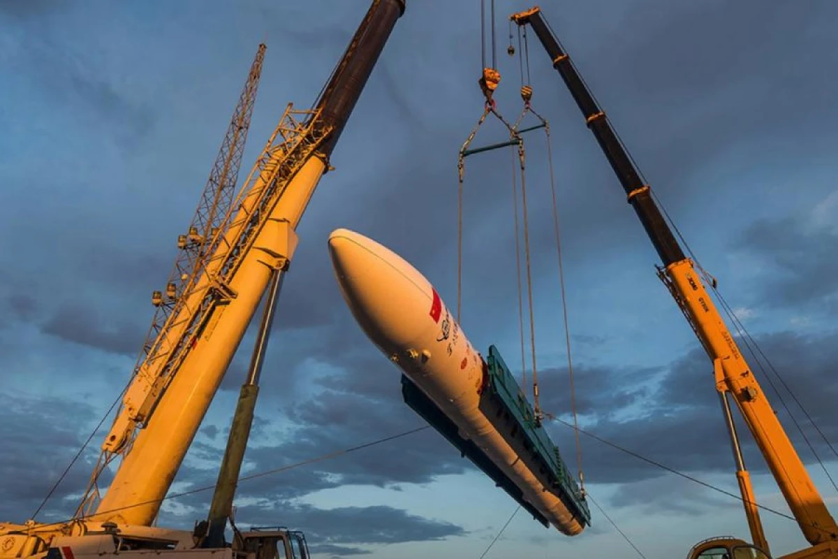 Çin raketini [[orbitə buraxdı]]