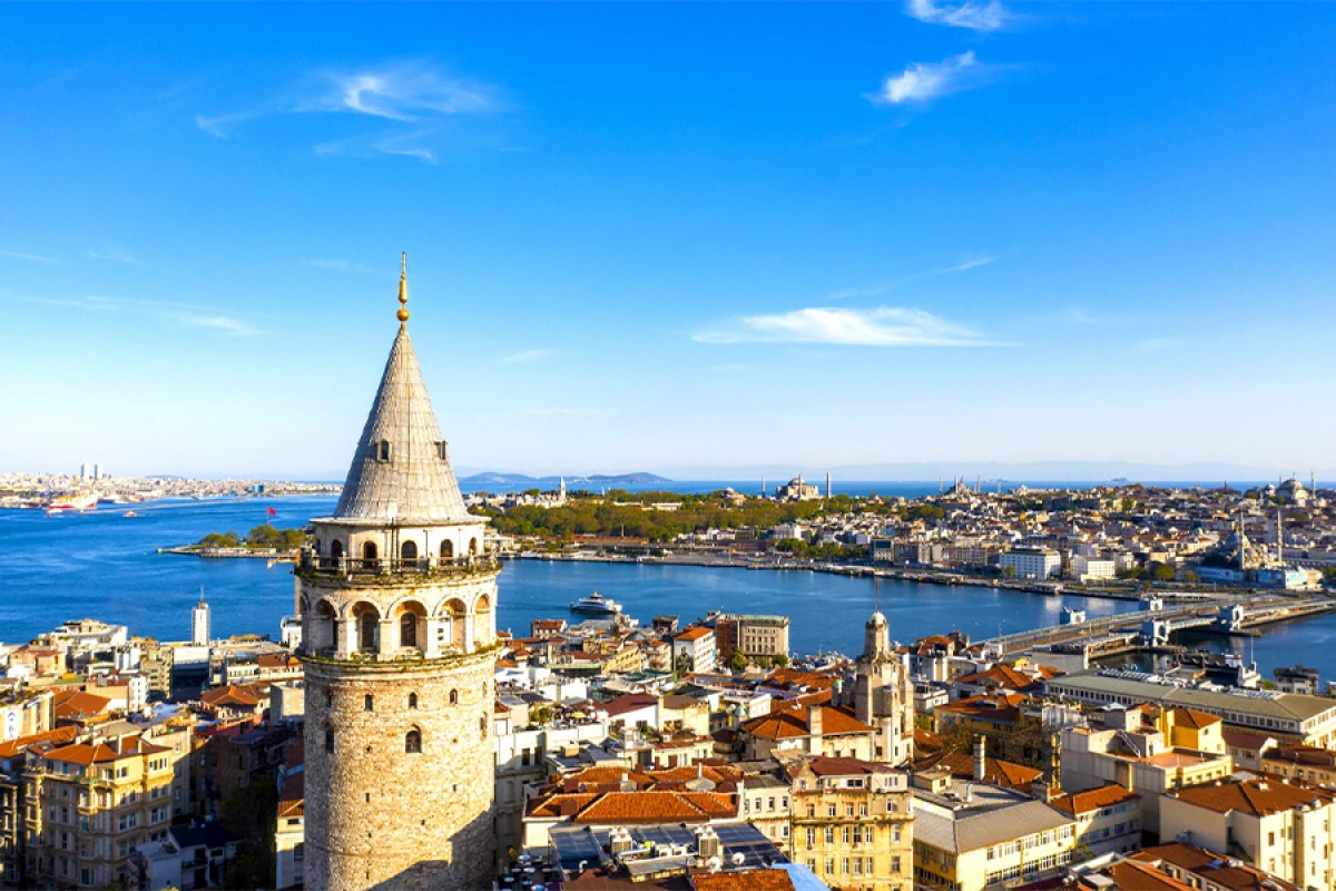 İstanbulda hər dayanacaq [[unudulmaz bir səyahətdir]]